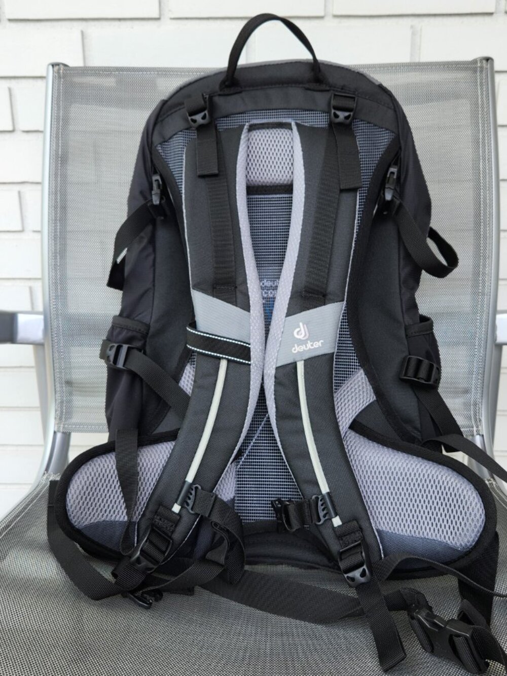 Deuter Sport Futura 22 Liter Backpack Day Pack Black Gray Blue, Like New Cond. - Picture 2 of 13